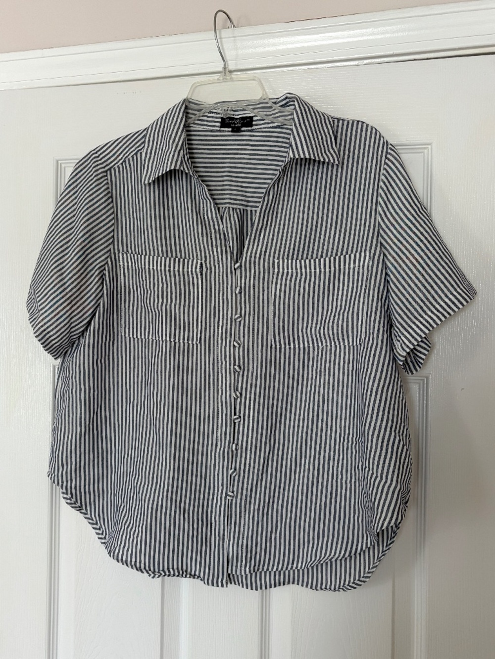 NWOT Velvet Heart Striped Button Down Blouse Size Large Navy White Short Sleeve